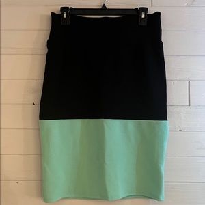 Lularoe Cassie Pencil Skirt
Medium
Turquoise color block
Never worn